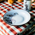 PLATO PRINCIPAL BORDE MARRÓN HORNERO - Imagen 2