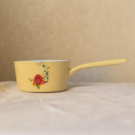 HERVIDOR CON MANGO ROSAS