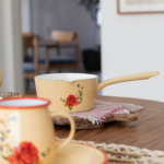 COMBO > 4 COLADORES ROJO + 4 HERVIDORES CON MANGO ROSAS - Imagen 7