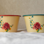 ENSALADERA CÓNICA BORDE ROJO ROSAS - Imagen 3