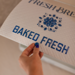 PANERA CON TAPA FLORES AZULES - Imagen 3