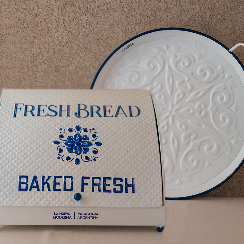 combo panera + bandeja decorativa COMBO > 2 PANERAS + 2 BANDEJAS DECORATIVAS FLORES AZULES - Imagen 1